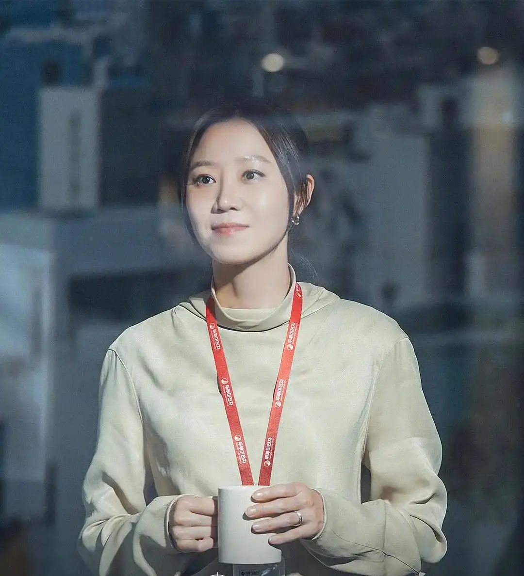 杀手妈咪:白天带娃开会,晚上暗杀任务,丈夫竟是追查她的记者